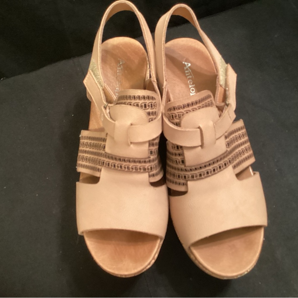 Antelope tan leather wedge sandals size 39 or 9usa. EUC - Picture 2 of 10